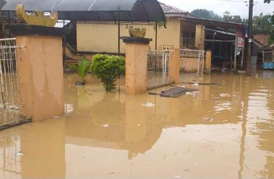 Kecamatan Klumbayan Tergenang Banjir dan Longsor Akses Jalan Antar Pekon Terputus