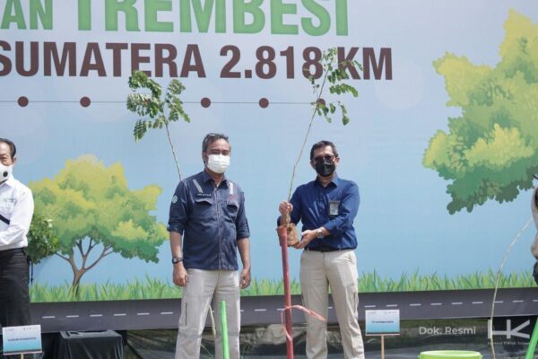 Penghijauan Ruas Jalan Tol HK Taman 60 Ribu Pohon