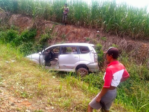 Avanza Anggota Banser Nyungsep di Jalan Lintas PT BNIL Satu Luka Berat