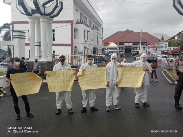 PM KUTA Gelar Aksi Damai ke II di Halaman Kejaksaan Tinggi Lampung
