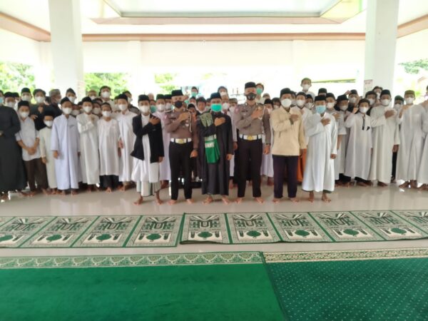 Giat Silaturahmi POLDA Lampung dengan Pondok Pesantren Dewan Dakwah Lampung