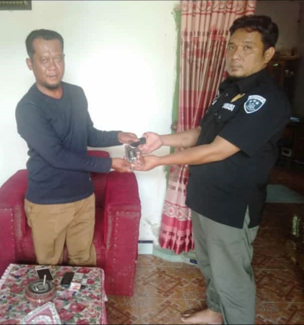 Kades di Mesuji Kembali Serahkan Sepucuk Senjata API