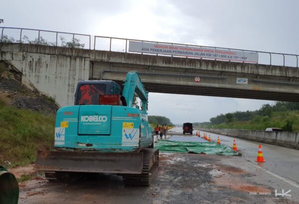 Pemeliharaan dan Perbaikan Secara Rutin Jalan Tol Sumatera, Hutama Karya Imbau Pengguna Tol Berhati-Hati Saat Melintas