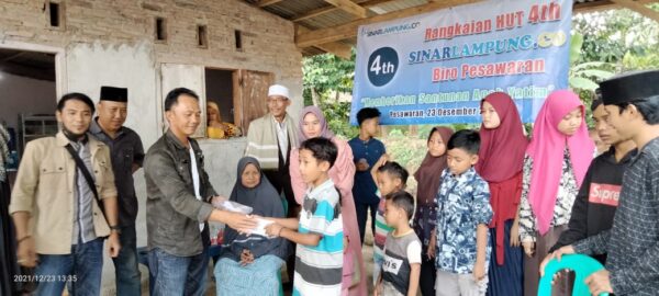 HUT Ke-4 Media Sinarlampung.co Biro Pesawaran Santuni Anak Yatim dan Lansia
