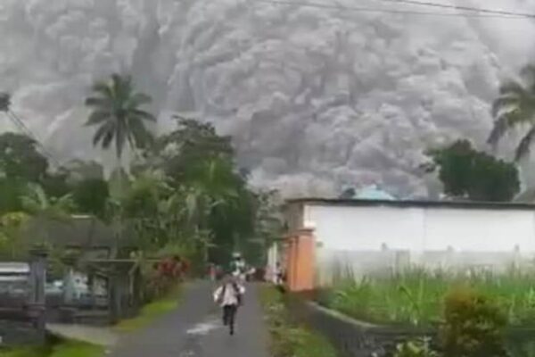 Korban Erupsi Gunung Semeru 13 Meninggal Puluhan Luka Bakar, Korban Masih Terus didata