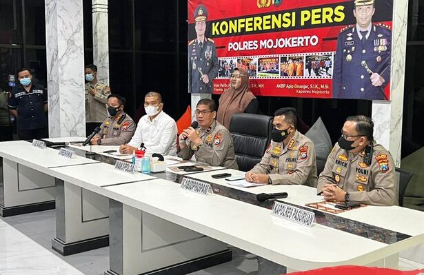 Mahasiswi Tewas Bunuh Diri Dimakam Ayahnya Depresi Dihamili Oknum Polisi Yang Menolak Menikahinya, Ini Ceritanya