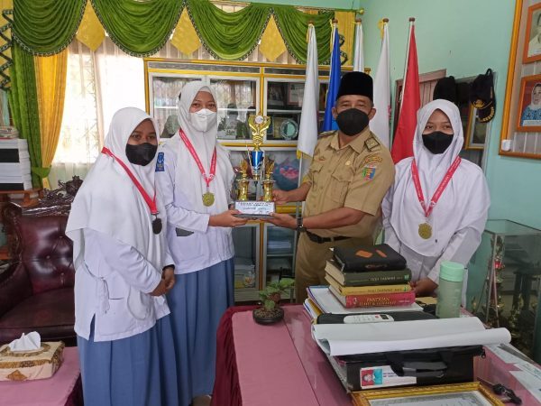 Tiga Pelajar SMA Negeri 2 Kota Bumi Juara Pencak Silat