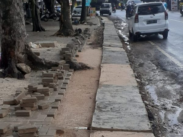 “Setali Tiga Uang” Tahun Telah Berganti Proyek Fisik 2021 Baru Dikerjakan Rekanan