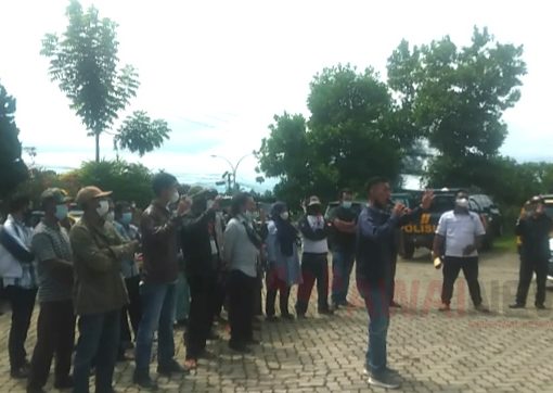 Laporkan Kades atas Dugaan Korupsi Dana Desa Lambat, Warga Pekon Kuripan dan Antar Brak Protes Inspektorat Tanggamus