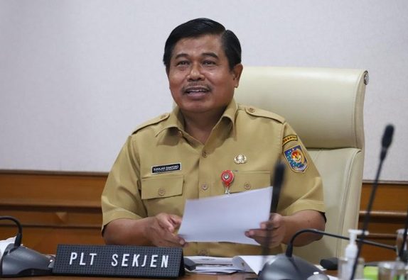 Kemendagri Melarang ASN Bepergian Keluar Negeri