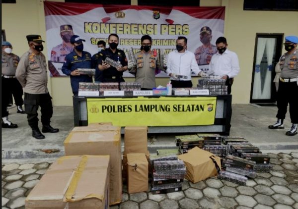 Polres Lampung Selatan Gagalkan Penyelundupan Rokok Tanpa Cukai Sales Ditangkap