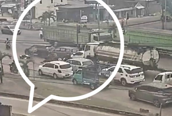 Gagal Fokus Truk Sopir Truk Tangki Seruduk Empat Mobil di Lampung Merah Bay Pass Sukarame