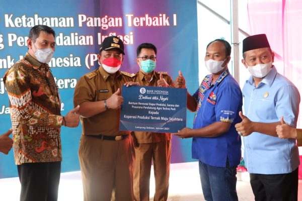 Gubernur Serahkan Penghargaan Klaster Ketahanan Pangan