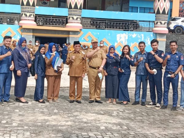 Usai Upacara Bupati Mesuji Serahkan Langsung SK Honorer