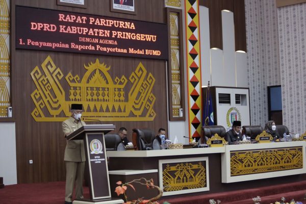 Bupati Pringsewu Sampaikan Dua Raperda Dalam Rapat Paripurna
