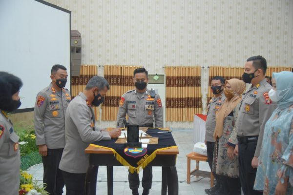 Propam Polda Lampung Pembinaan dan Penanda Tangan Fakta Integritas