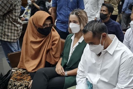Nia Ramadhani dan Ardi Bakri di Vonis Satu Tahun Penjara