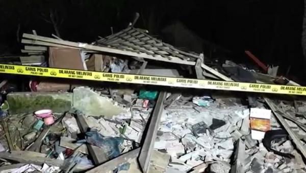 Rumah Tukang Ojek Meledak Keras dan Hancur Polisi Selidiki Pemicu Ledakan