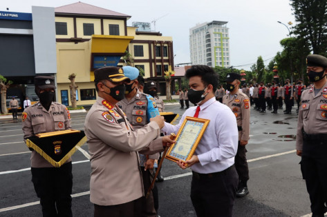 Kombes Ino Reward 43 Anggota Berprestasi