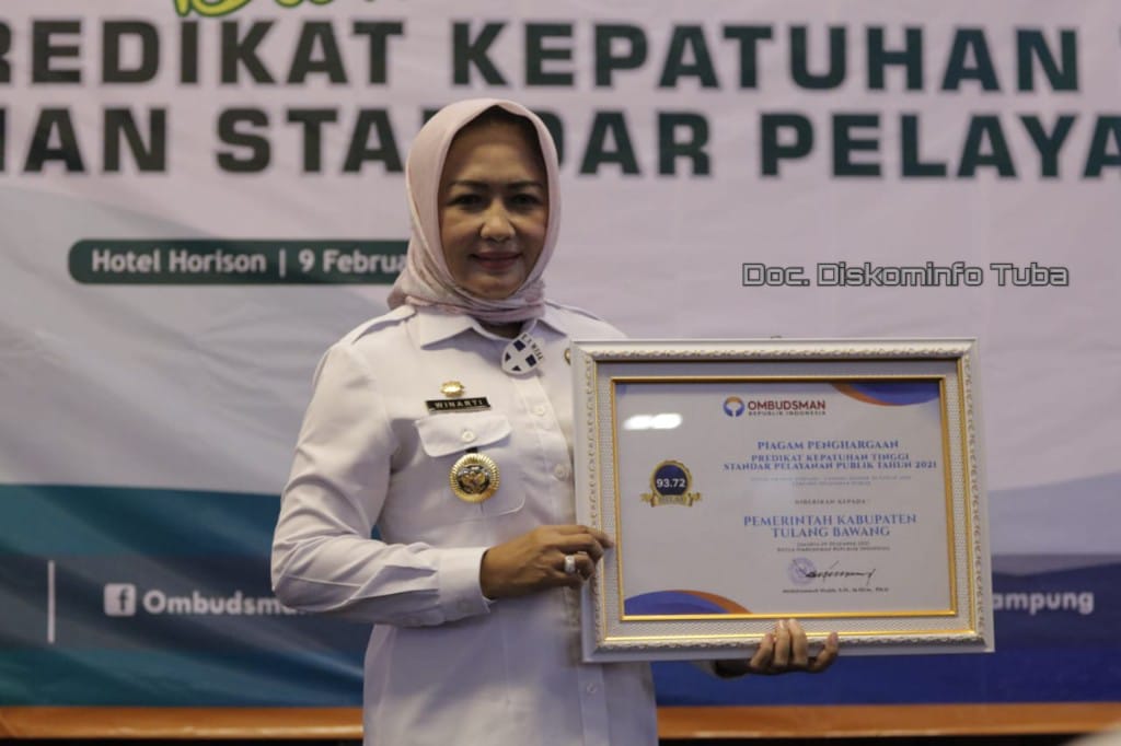 Bupati Winarti Raih Penghargaan Kepatuhan Tinggi Standar Pelayanan Se-Provinsi Lampung