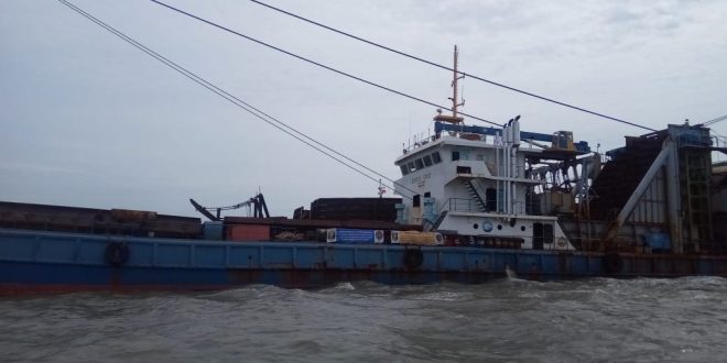 Habitat Rusak dan Rugikan Nelayan Tambang Pasir Laut Kuala Teladas dan Labuhan Maringgai Masih Trus Beroperasi