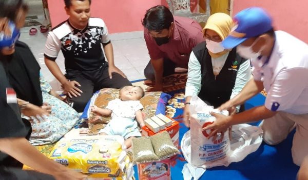 Alamanda dan AJOI Tanggamus Bantu Bayi Hidrosipalus di Sumber Rejo 