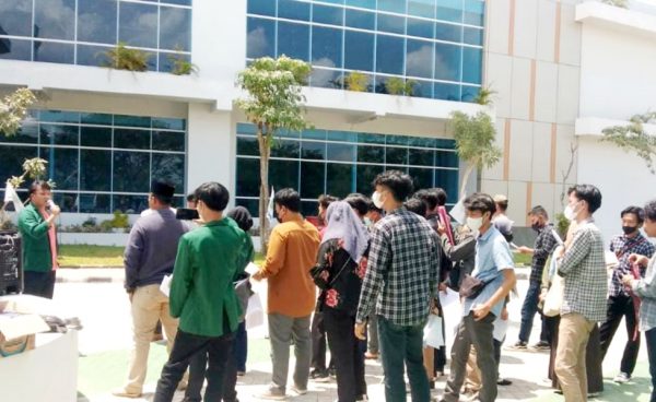 Jelang Pemilihan Dekan Mahasiswa Tarbiah UIN RIL Aksi Raport Merah Pimpinan Fakultas