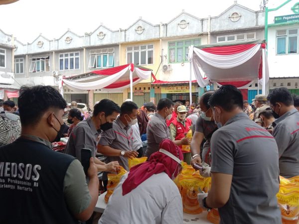 Langkanya Minyak Goreng, Warga Serbu Pasar Murah Disperindag Provinsi Lampung