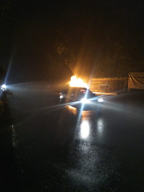 Kebakaran Mobil di Ruas Batu Keramat, Jurnalis Yang Melintas Dengan Sigap Menghubungi Aparat