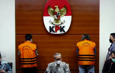 KPK Tahan Konsultan Pajak PT Gunung Madu Plantations Aulia Imran Magribi dan Ryan Ahmad Ronas