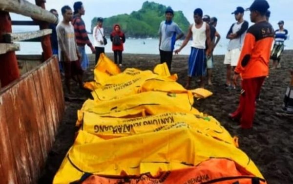 Ritual Minta Berkah Ratu Pantai Selatan 11 Orang Tewas Terseret Ombak Satu Anggota Polri