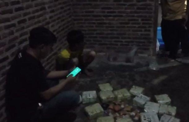 Mediasikan Keributan Rumah Tangga Bhabinkamtibmas dan Babinsa Bersama Kadus Malah Temukan Sabu 17 Kg