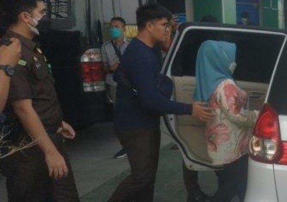 Jaksa Kejari Eksekusi Mantan Kasubag Sekwan Pringsewu ke Lapas Wanita Way Hui