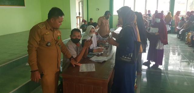 Desa Sidomulyo Bagikan BPNT Tahap Satu