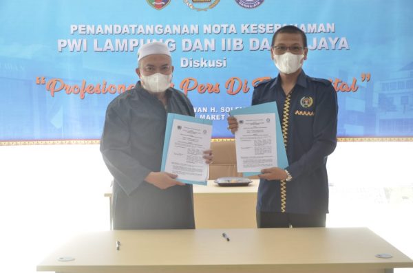 PWI Lampung Bersama IIB Darmajaya Tanda Tangani Mou