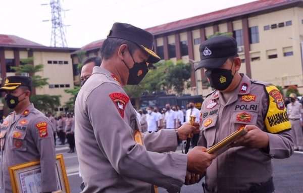Kapolda Lampung Beri Penghargaan 80 Anggota Berprestasi