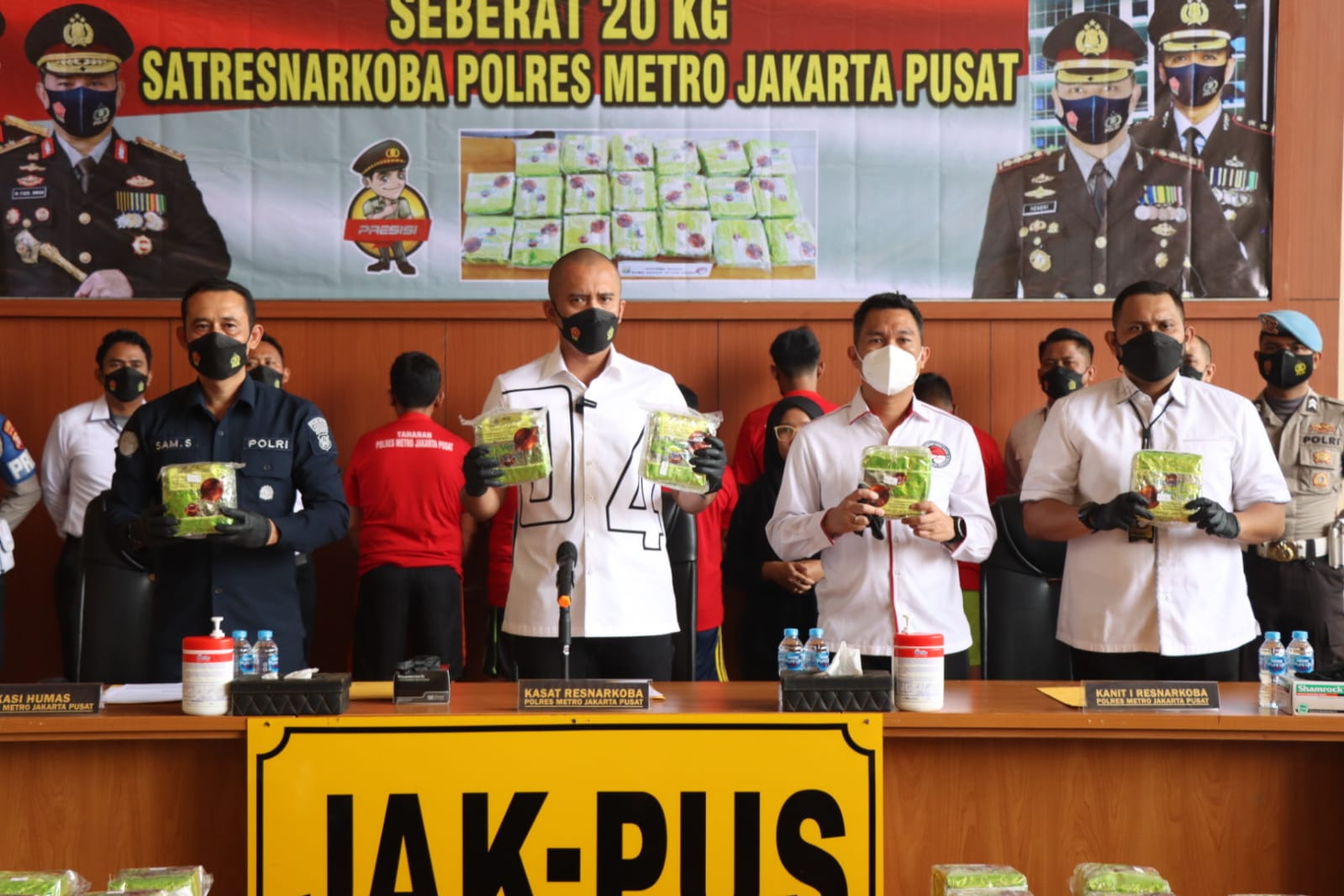 Lima Pelaku Penyeludup 20 Kg Narkotika Diciduk Polisi di Tol Sumatera