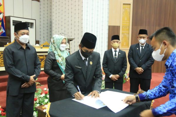 Rapat Paripurna DPRD Pringsewu Pengumuman Usul Pemberhentian Bupati dan Wakil Bupati Pringsewu