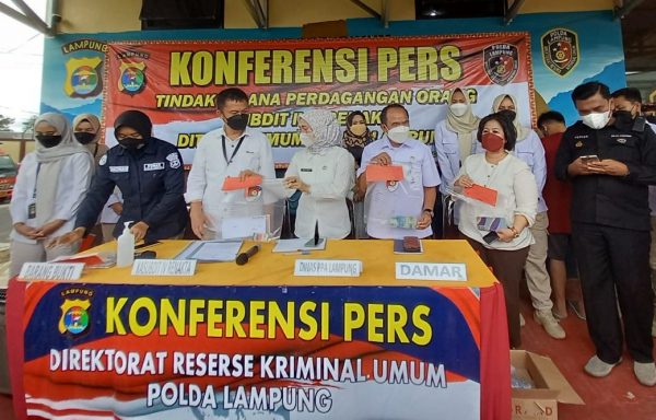 Polda Lampung Tangkap Germo Prostitusi Online Via Michat Jajakan Wanita Dibawah Umur