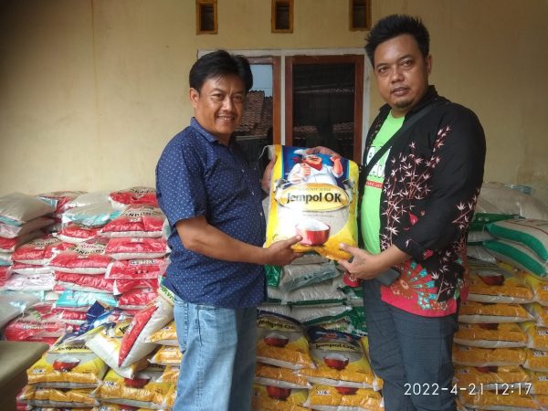 Aparat Desa dan Suplayer Pastikan Penyaluran BLT dan Bansos Minyak Goreng Empat Desa di Kecamatan Tanjung