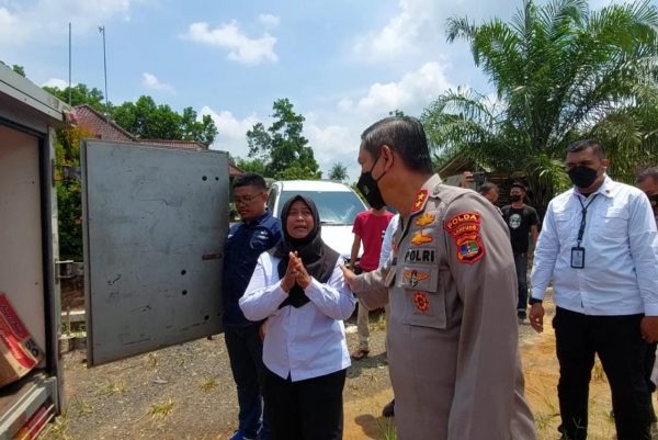 Rasa Haru warga sambut pembagian sembako Polda Lampung