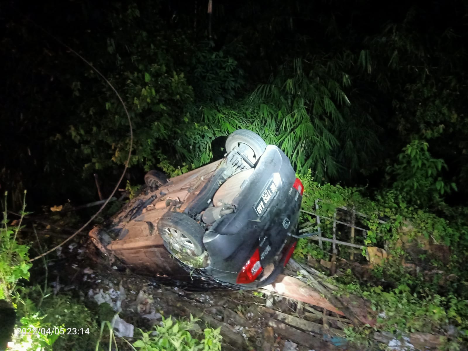 Diduga Lost Control, Honda Brio Dua Cewek Masuk Jurang di Sukadanaham Bandar Lampung