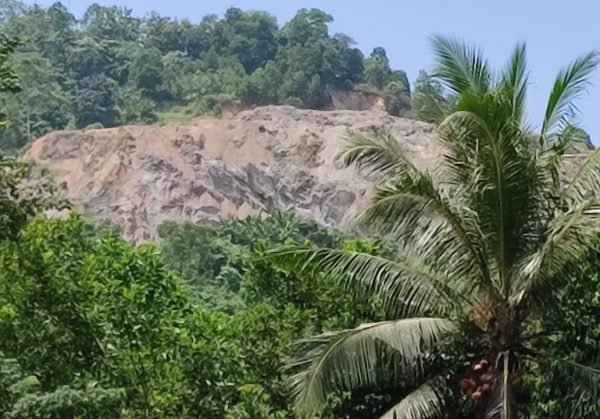 Abaikan Tuntutan dan Keresahan Warga Tambang Batu PT Batu Makmur Terus Ledakkan Bukit