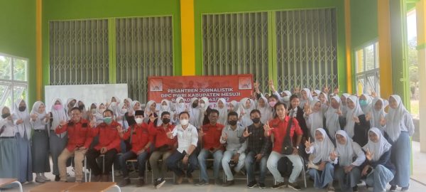 PWRI Mesuji Pesantren Kilat Jurnalistik Go To School di SMA Negeri Tanjungraya