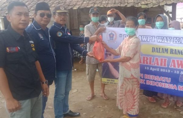 HUT 9 AWPI Way Kanan Berbagi Sembako dan Masker di Kasui