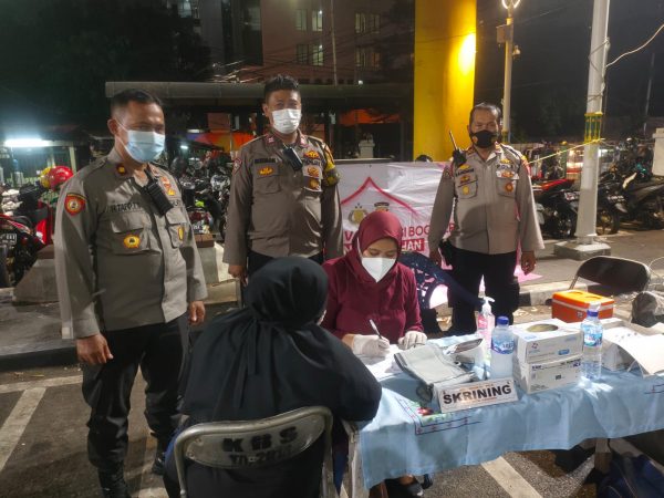 Selama Ramadhan Polsek Menteng Vaksin Booster di Stasiun Gondangdia