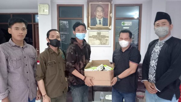 Dapoer Abun dan FKPPIB Berbagi Takjil ke PWI Lampung