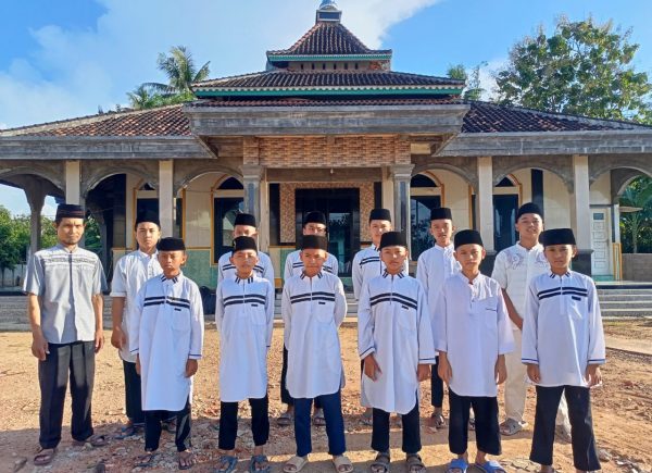 Ramaikan Akhir Ramadhan, Santri Dewan Dakwah Pengabdian Keliling Masjid