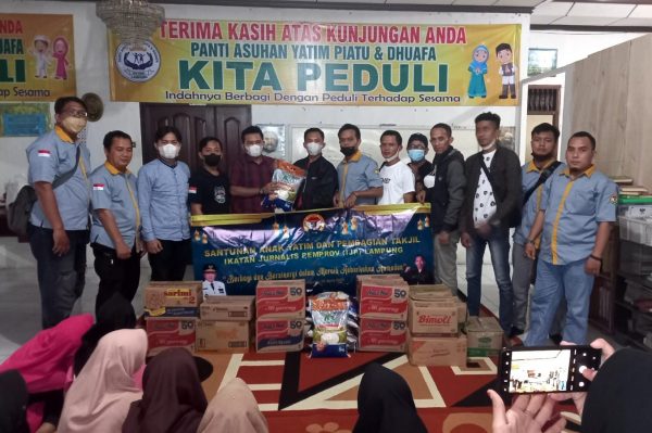 IJP Berbagi Ramadhan Kunjungi Yayasan Yatim Piatu dan Berbagi Takjil Buka Puasa  di Lampu Merah