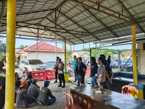 Tekab 308 Bersama Polsek Simpang Pematang Melakukan Operasi Premanisme Pasar